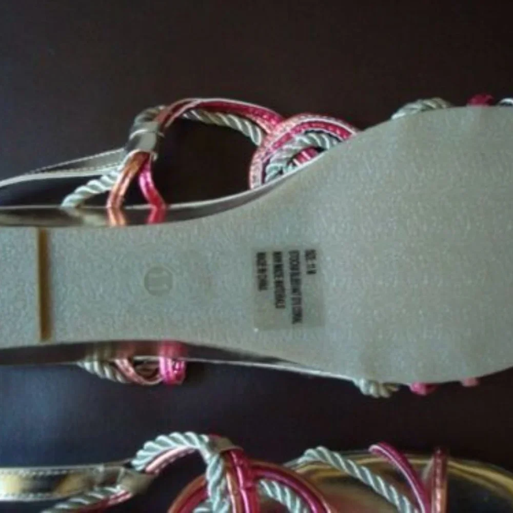 NWB CORAL METALLIC SANDALS SIZE 11M